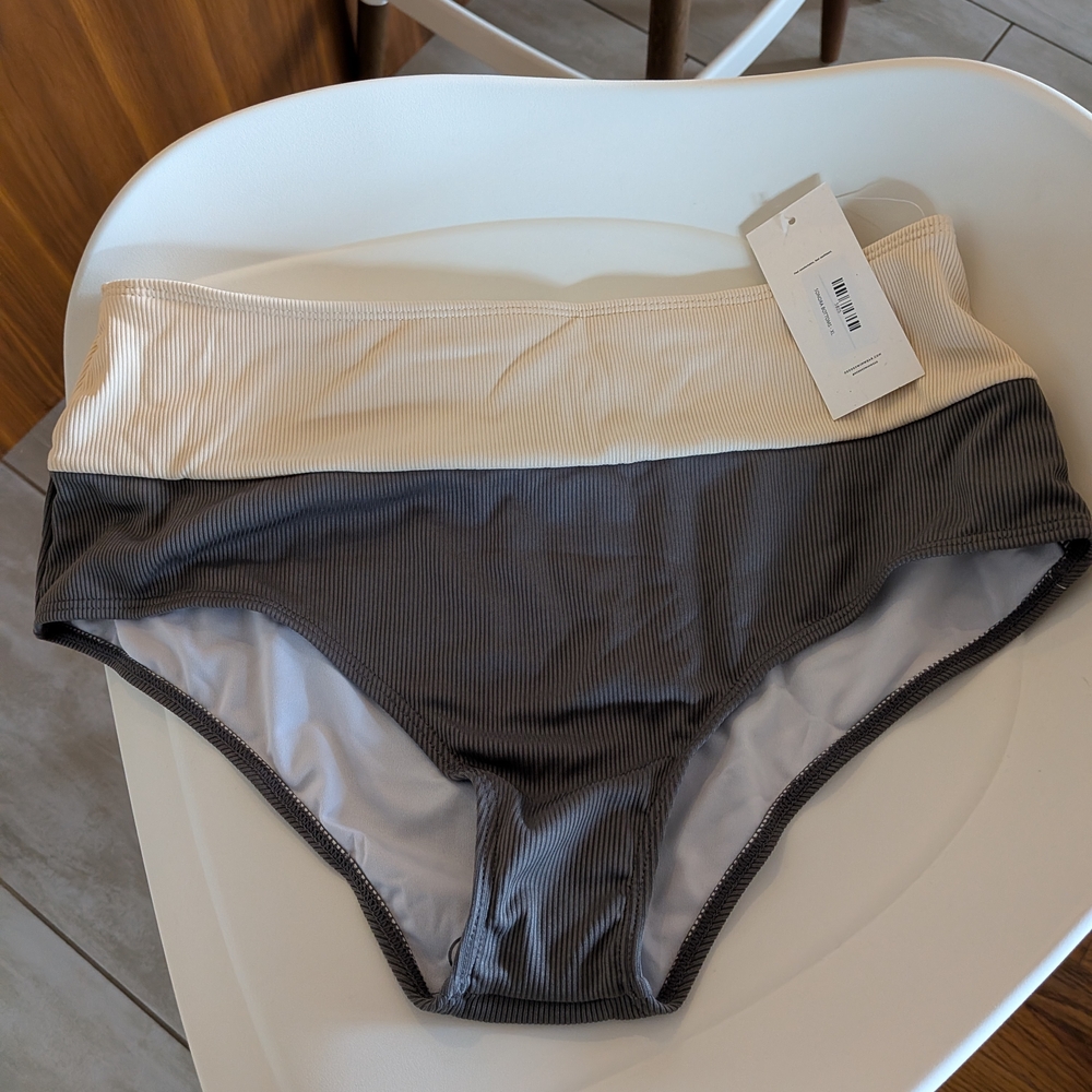 High-Waist Two-Tone Ribbed Bikini Bottom - Cream & Charcoal